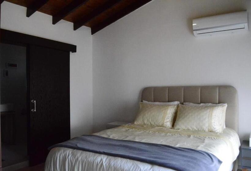 استودیوی استاندارد, Miray Guest House Boutique