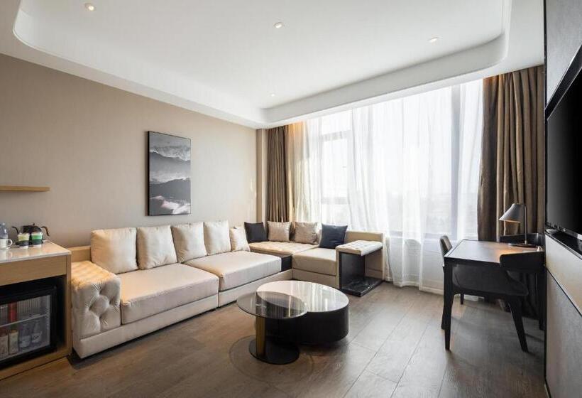 سوییت لوکس, Atour Hotel Chifeng Hongshan Sport Center