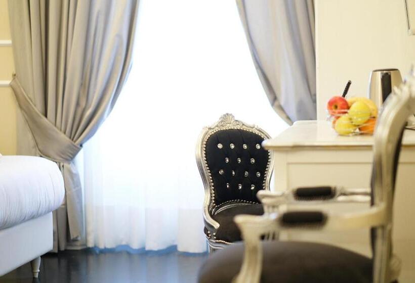 اتاق لوکس سه تخته, B&b Kingsman