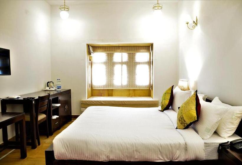 اتاق لوکس, Dev Villa
