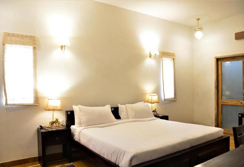 اتاق لوکس, Dev Villa