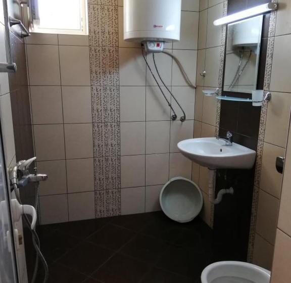 اتاق خانوادگی, къща за гости пердика
