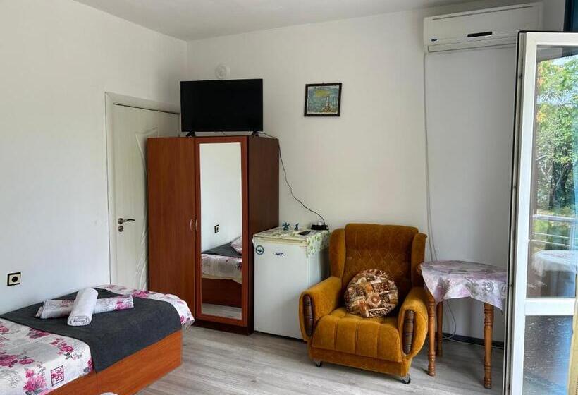 Economy Triple Room, морски полъх