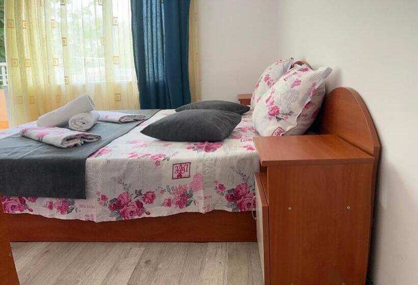 Economy Triple Room, морски полъх