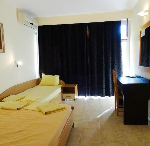 اتاق استاندارد سه نفره, Rooms In Hotel Gramada