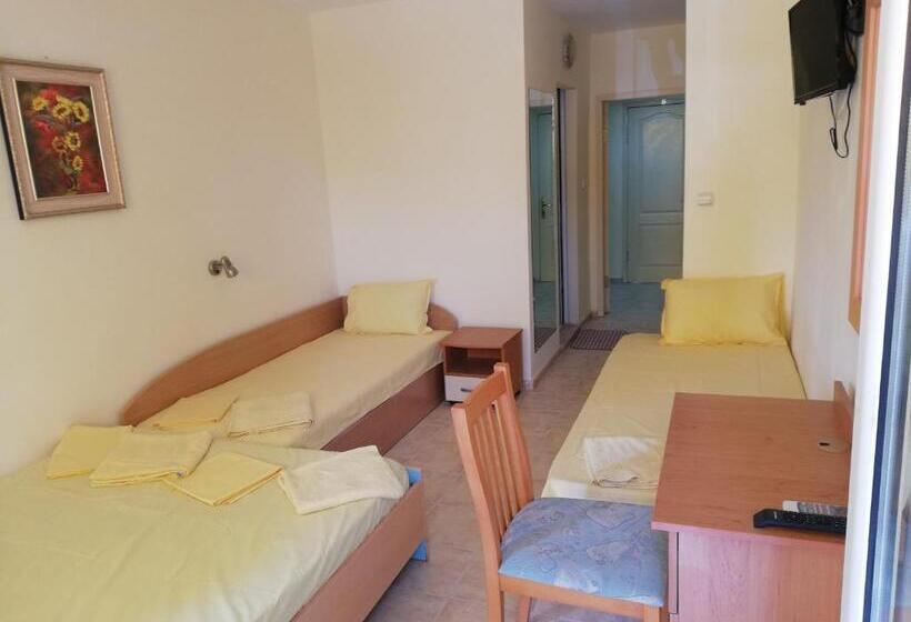 اتاق استاندارد چهار تخته, Rooms In Hotel Gramada