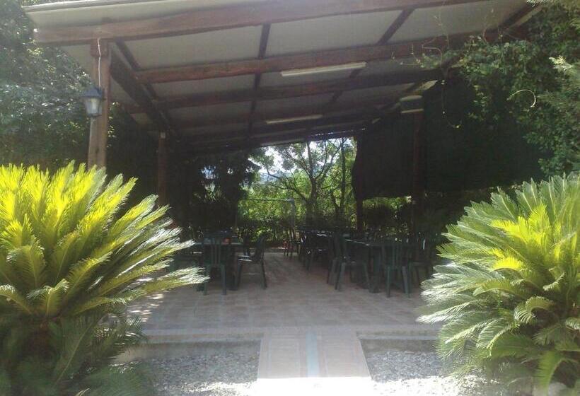 اتاق استاندارد چهار تخته, Agriturismo La Calabrisella