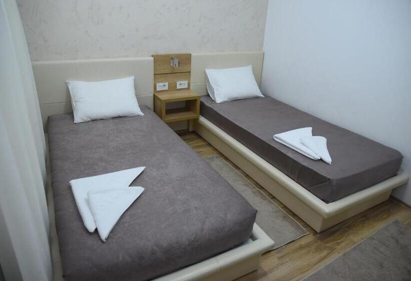 اتاق کلاسیک سه تخته, Garni Uni Elita Lux