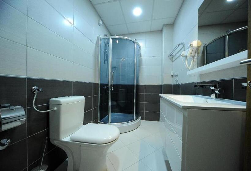 اتاق کلاسیک سه تخته, Garni Uni Elita Lux