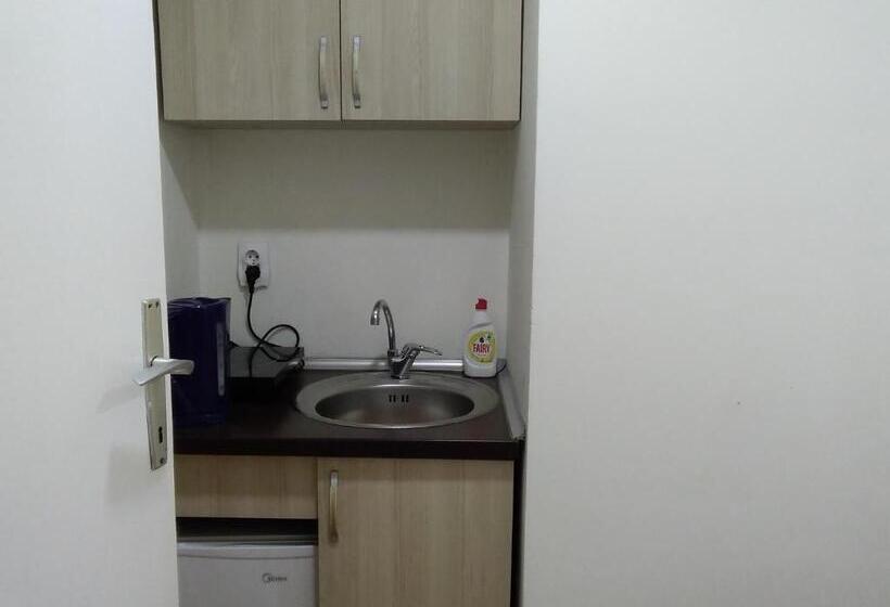 استودیوی استاندارد, Guest House Isidora