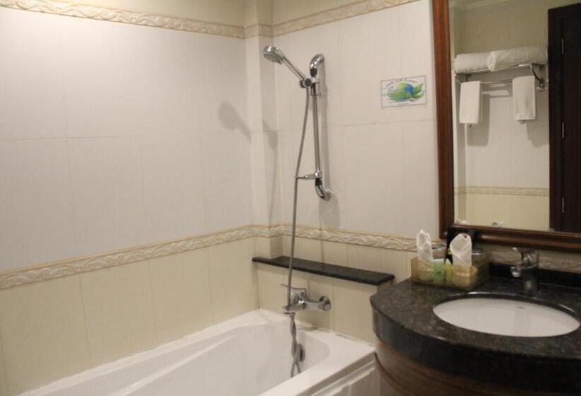 اتاق لوکس با تخت بزرگ, Savannah Resort