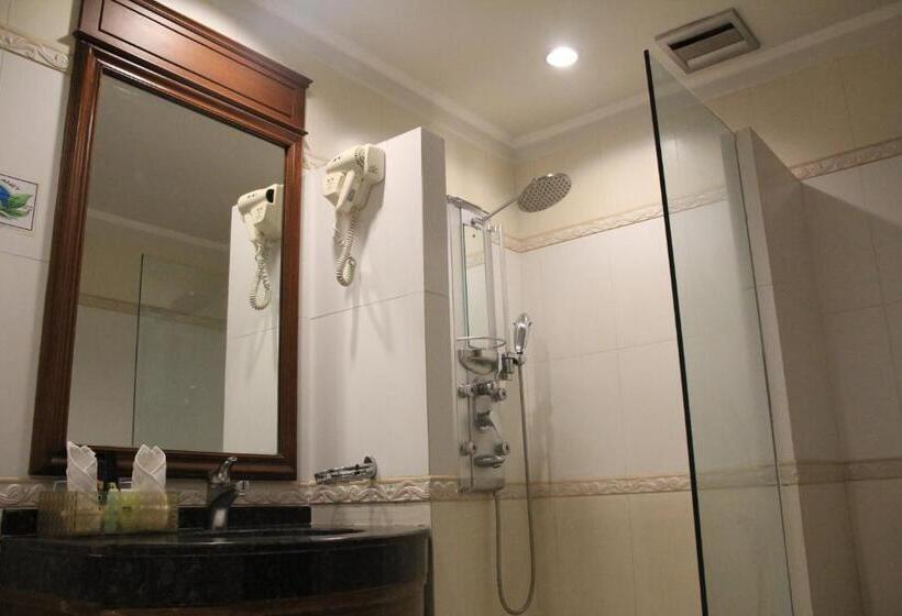 اتاق لوکس با تخت بزرگ, Savannah Resort