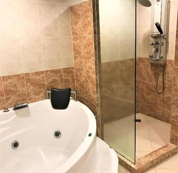 سوییت, Savannah Resort
