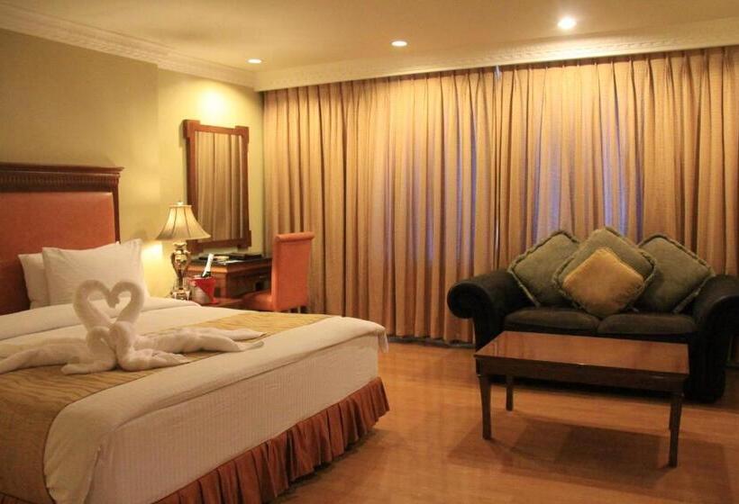 سوییت, Savannah Resort