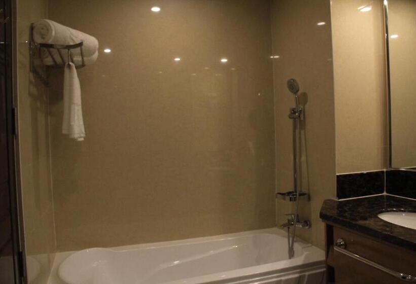 اتاق لوکس با بالکن, Savannah Resort