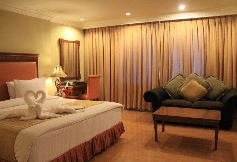 سوییت, Savannah Resort