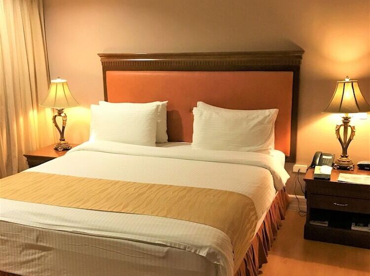 سوییت, Savannah Resort
