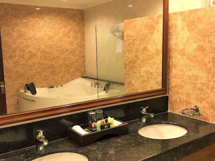 سوییت, Savannah Resort
