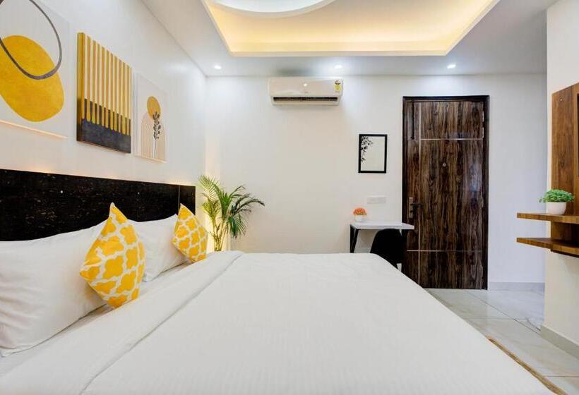 اتاق لوکس, The Empire Studioz Golf Course Road Gurgaon