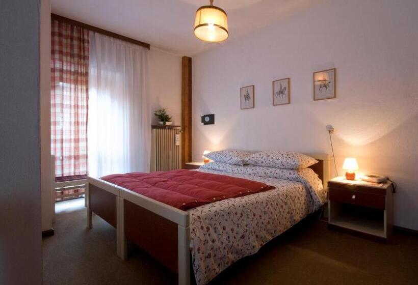 اتاق استاندارد با بالکن, Albergo Cavallino