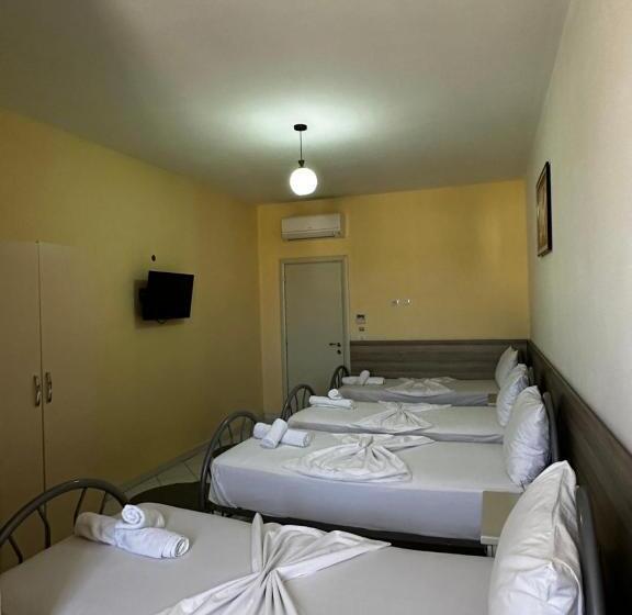 Economy Quadruple Room, St.pauli
