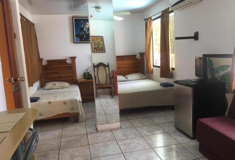 Economy Quadruple Room, Villa Prats