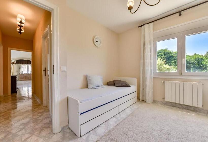 Дом 4 Спальни, Villa Fortuna   Apartamentos у Estudios Para Vacaciones Con Piscina Común, Calpe