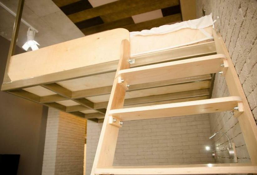 اتاق خانوادگی, Hostel Forum
