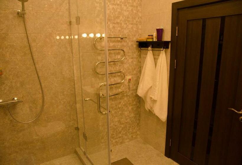 اتاق خانوادگی, Hostel Forum