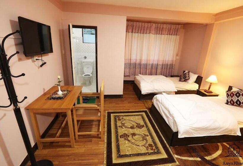 اتاق استاندارد سه نفره, Aarya Chaitya Inn