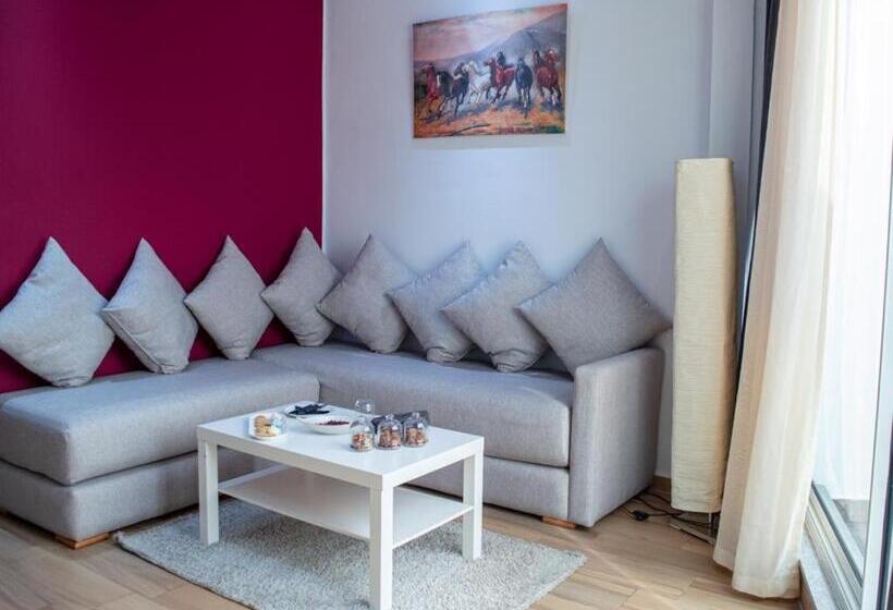 Family flat with terrace, Le Musee
