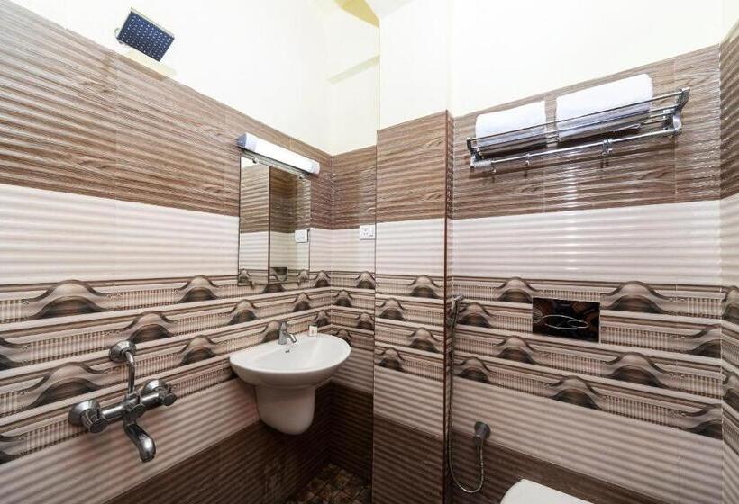 اتاق کلاسیک سه تخته, Oyo Rooms Golden Four Way Road Kanyakumari