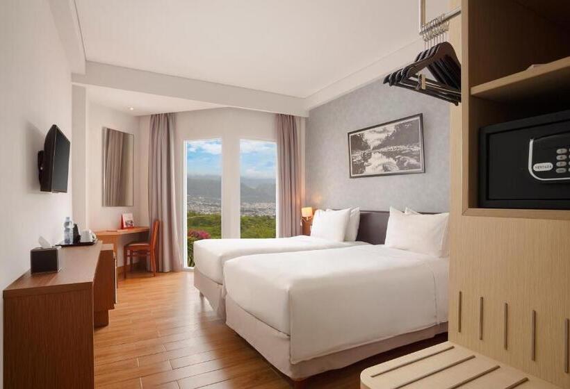 اتاق لوکس با چشم‌انداز استخر, Swissbelinn Luwuk