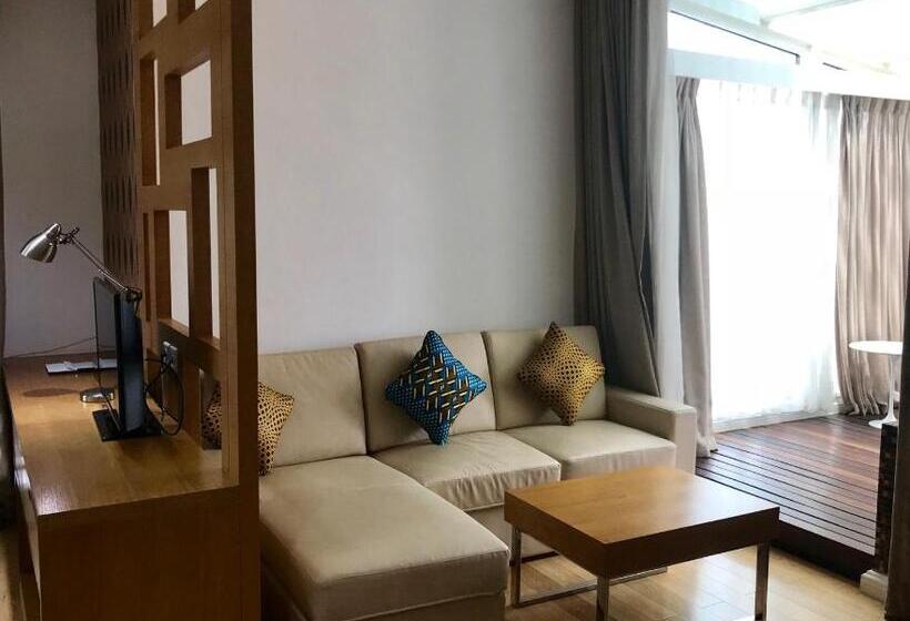 سوییت با چشم‌انداز استخر, Pefaco Hotel Maya Maya
