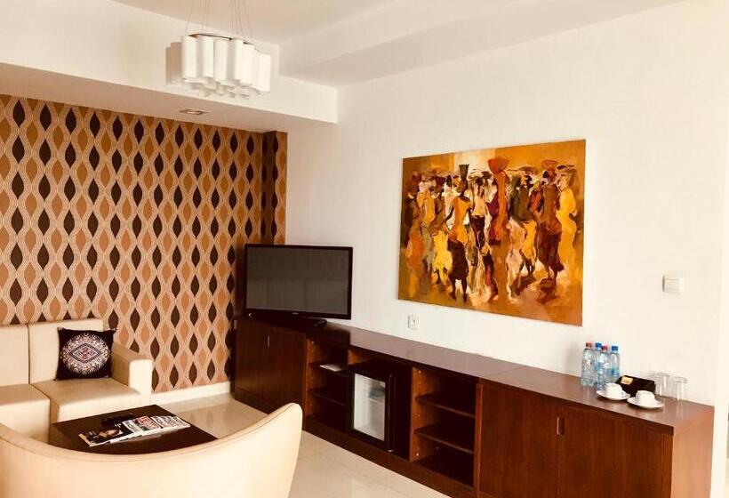 سوییت لوکس, Pefaco Hotel Maya Maya