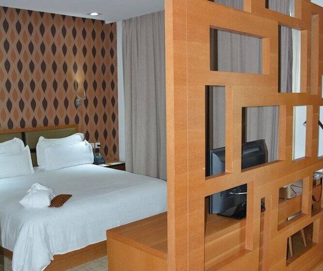 سوییت لوکس, Pefaco Hotel Maya Maya