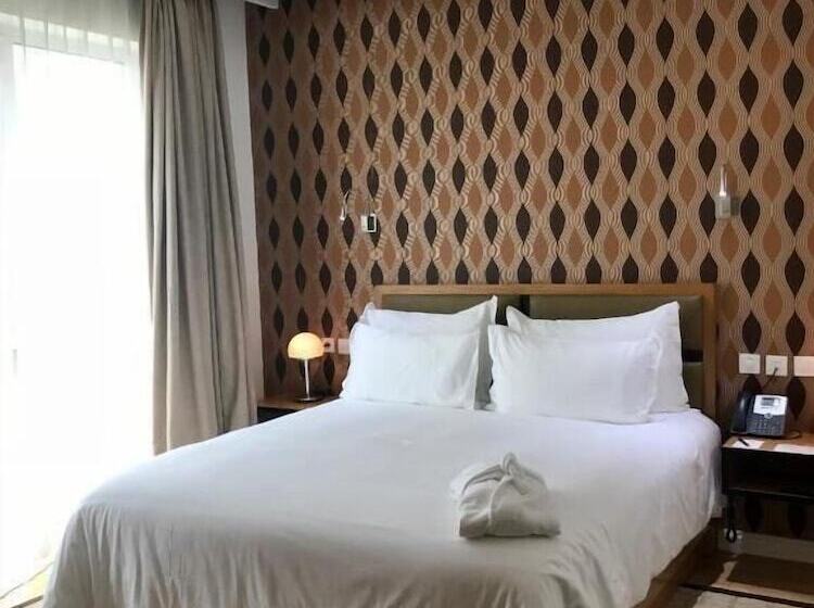سوییت لوکس, Pefaco Hotel Maya Maya