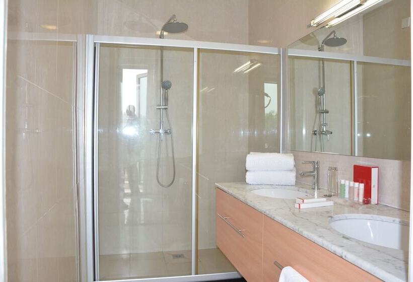 سوییت سوپریور, Pefaco Hotel Maya Maya
