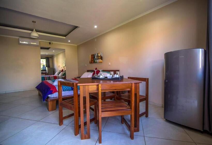 Deluxe Suite King Bed, Ossanzaia Bilene Lodge