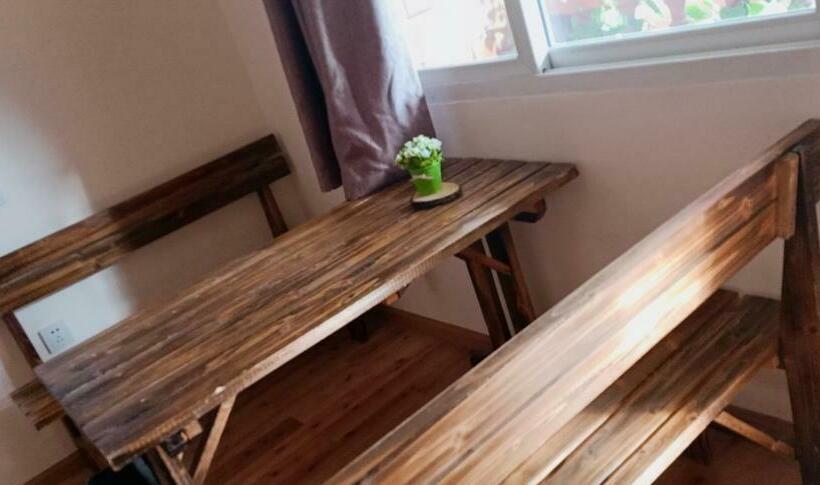 تختخواب در اتاق مشترک, The Moon Bird Hostel