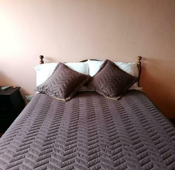 اتاق اکونومی یک تخته, Chapelet Hostal