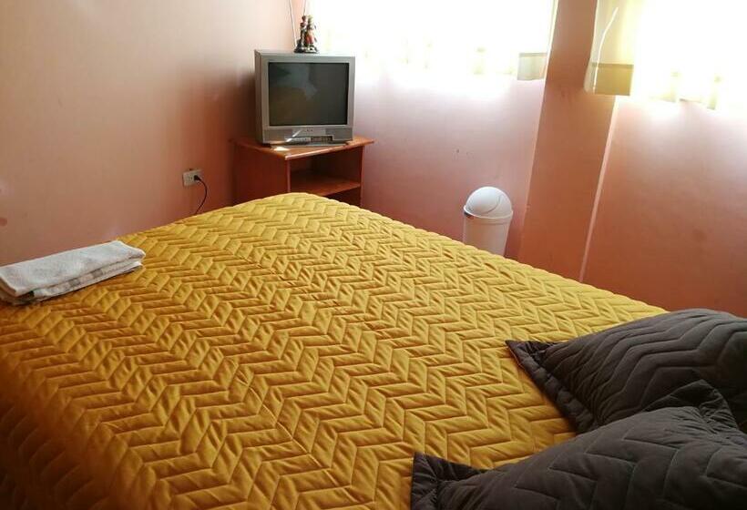 اتاق اکونومی یک تخته, Chapelet Hostal