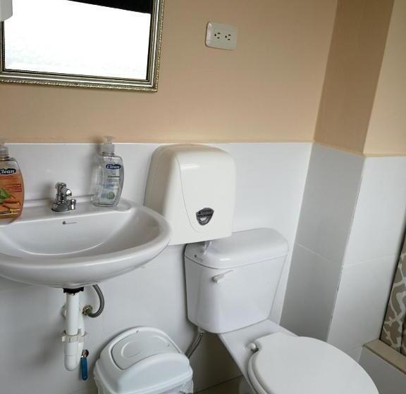 اتاق لوکس, Chapelet Hostal