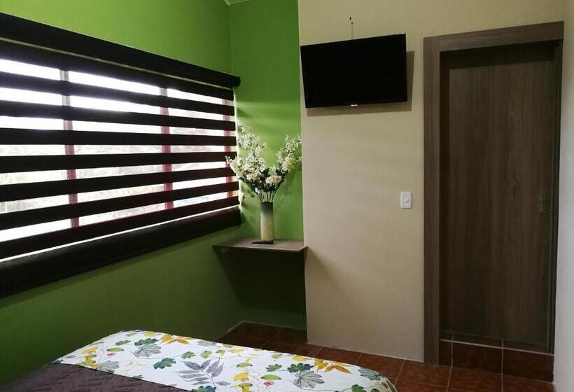 اتاق لوکس, Chapelet Hostal