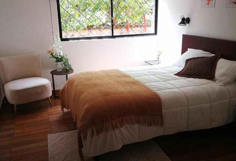 اتاق لوکس, Chapelet Hostal