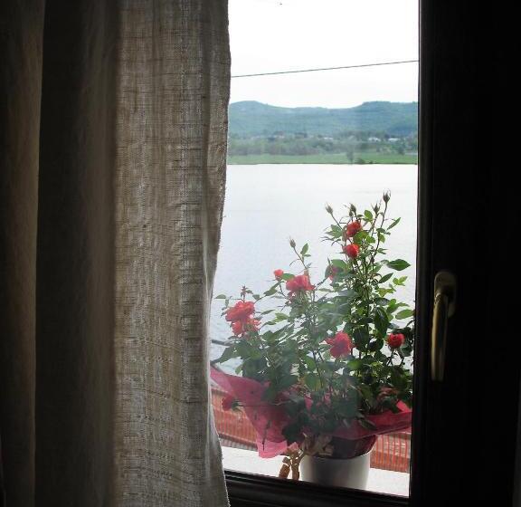 اتاق استاندارد با چشم‌انداز دریاچه, La Finestra Sul Lago