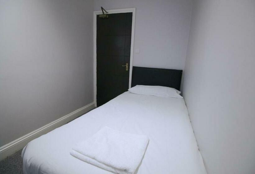 اتاق استاندارد یک تخته با سرویس بهداشتی مشترک, Clock House Hotel   London Croydon