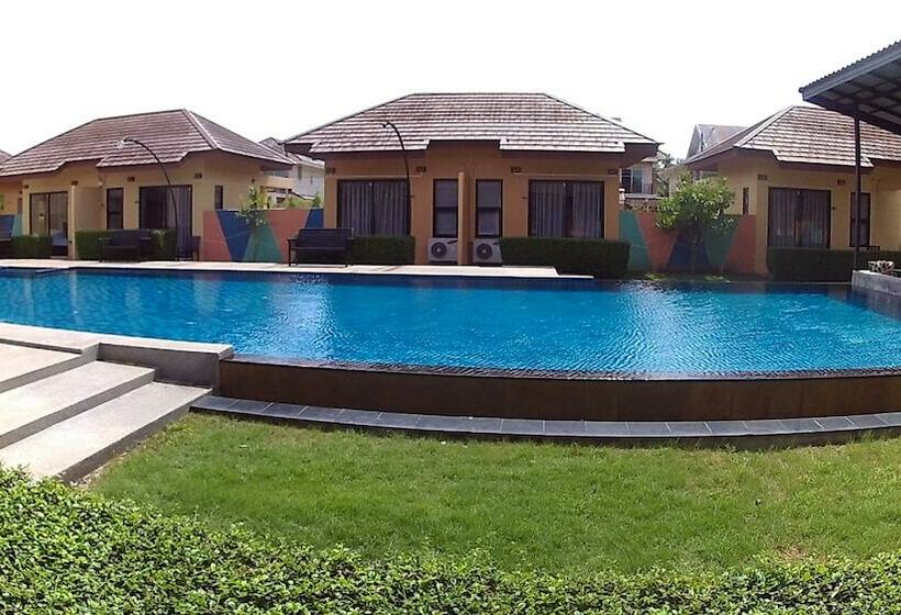 اتاق استاندارد با چشم‌انداز استخر, Green Adamas Resort Chumphon