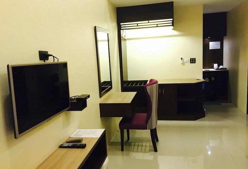 اتاق استاندارد با چشم‌انداز استخر, Green Adamas Resort Chumphon