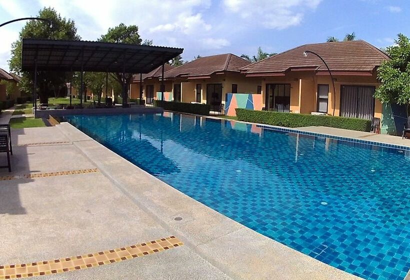 اتاق استاندارد با چشم‌انداز استخر, Green Adamas Resort Chumphon